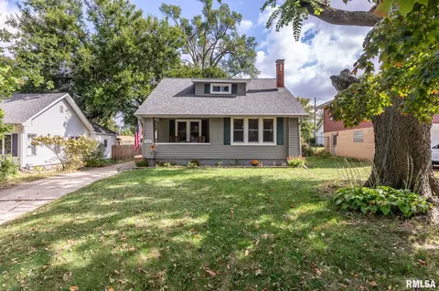 1210 S 5th St, Pekin, IL 61554