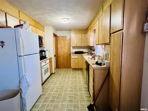 213 Theodore St, Washington, IL 61571 photo 3