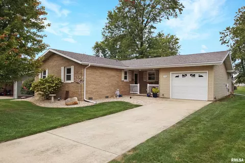1108 Cambridge Dr, Washington, IL 61571