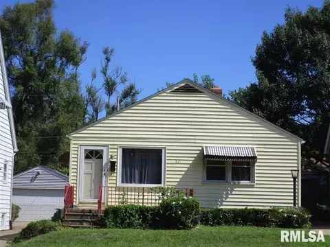 817 W Meadows Pl, Peoria, IL 61604