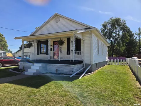1122 E Chestnut St, Canton, IL 61520 photo 3