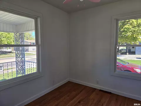1122 E Chestnut St, Canton, IL 61520 photo 15