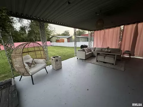 1122 E Chestnut St, Canton, IL 61520 photo 25