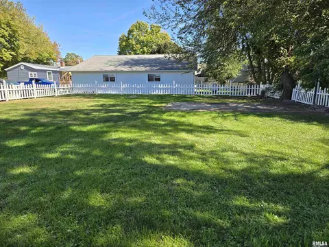 1122 E Chestnut St, Canton, IL 61520 photo 33
