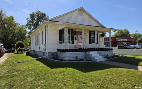 1122 E Chestnut St, Canton, IL 61520
