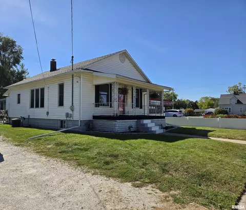1122 E Chestnut St, Canton, IL 61520 photo 2
