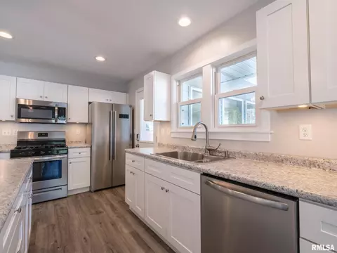 509 E 4th St, Delavan, IL 61734 photo 17