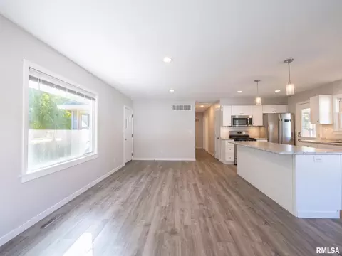 509 E 4th St, Delavan, IL 61734 photo 13