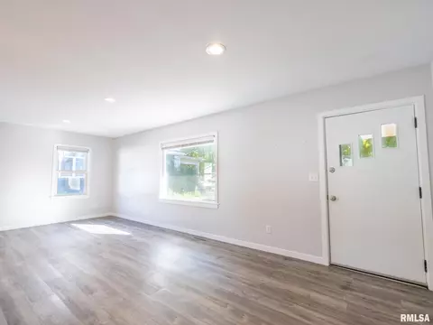 509 E 4th St, Delavan, IL 61734 photo 9