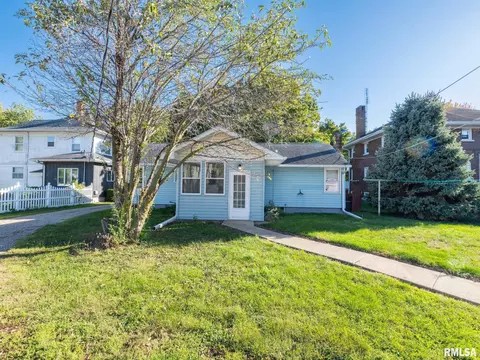 509 E 4th St, Delavan, IL 61734 photo 8