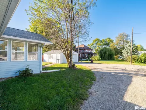 509 E 4th St, Delavan, IL 61734 photo 42