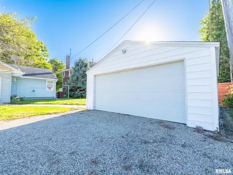 509 E 4th St, Delavan, IL 61734 photo 6