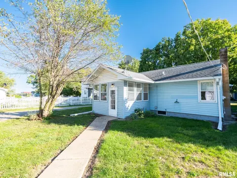 509 E 4th St, Delavan, IL 61734 photo 7