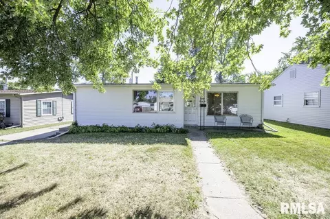1426 Camden St, Pekin, IL 61554