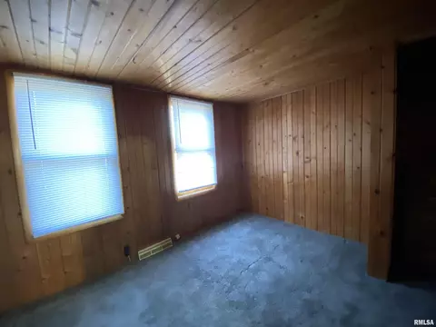 Bedroom - 788 W Pine St, Canton, IL 61520 photo 1 of 4