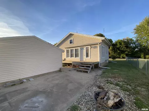 Exterior - 788 W Pine St, Canton, IL 61520 photo 5 of 7