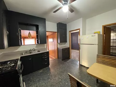 Kitchen - 788 W Pine St, Canton, IL 61520 photo 1 of 2