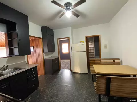 Entry Way - 788 W Pine St, Canton, IL 61520 photo 1 of 1