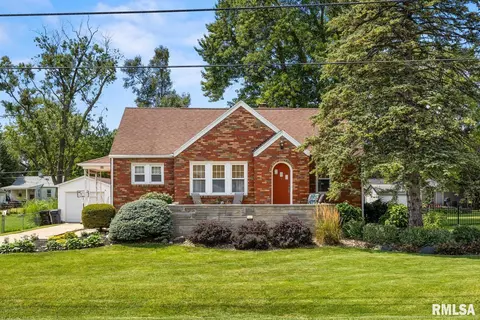 111 Loren St, Washington, IL 61571