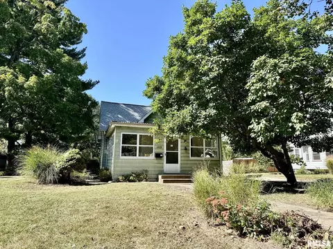 1225 Summer St, Pekin, IL 61554