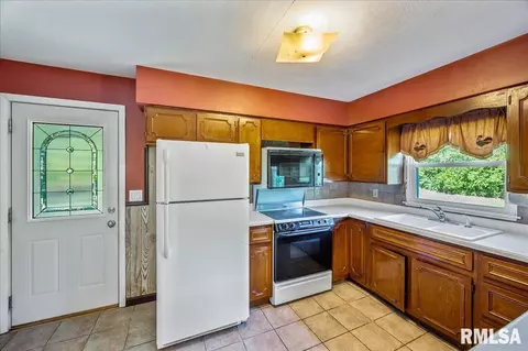 Kitchen - 7207 S Cameron Ln, Mapleton, IL 61547 photo 1 of 2