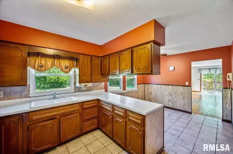 Kitchen - 7207 S Cameron Ln, Mapleton, IL 61547 photo 2 of 2
