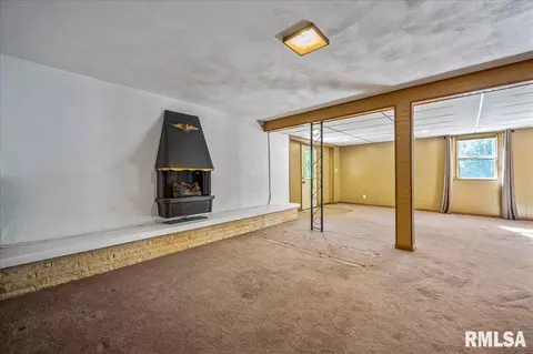 Living - 7207 S Cameron Ln, Mapleton, IL 61547 photo 5 of 5