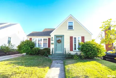 1004 St Julian St, Pekin, IL 61554