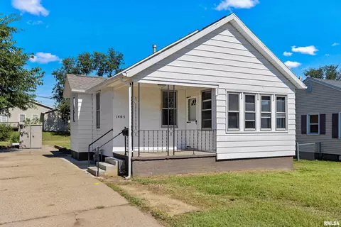 1405 Fisher St, Pekin, IL 61554