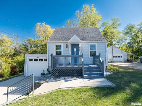 411 Pekin Ave, East Peoria, IL 61611
