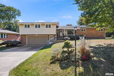 920 W Fairmont Dr, Peoria, IL 61614