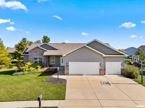820 Stonelake Dr, Metamora, IL 61548