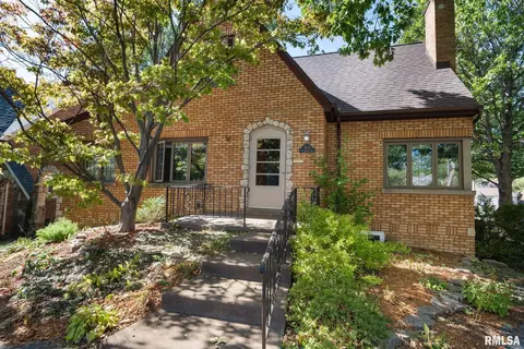 3129 N Biltmore Ave, Peoria, IL 61604