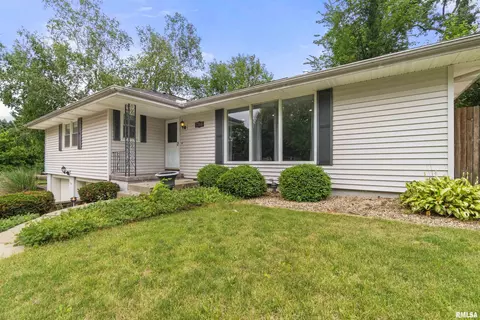 2706 Overhill Rd, Peoria, IL 61615