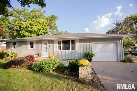 110 W Robinson St, Goodfield, IL 61742