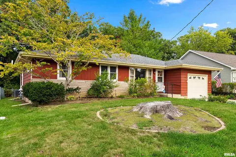 132 Field Grove Ct, East Peoria, IL 61611