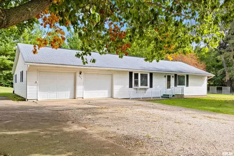 303 N Laurel St, Elmwood, IL 61529