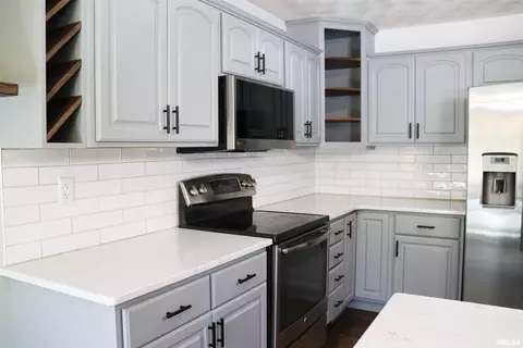 Kitchen - 7706 W Brandon Ct, Mapleton, IL 61547 photo 3 of 9