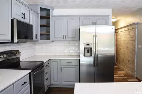 Kitchen - 7706 W Brandon Ct, Mapleton, IL 61547 photo 2 of 9