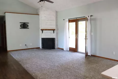 Living - 7706 W Brandon Ct, Mapleton, IL 61547 photo 2 of 3