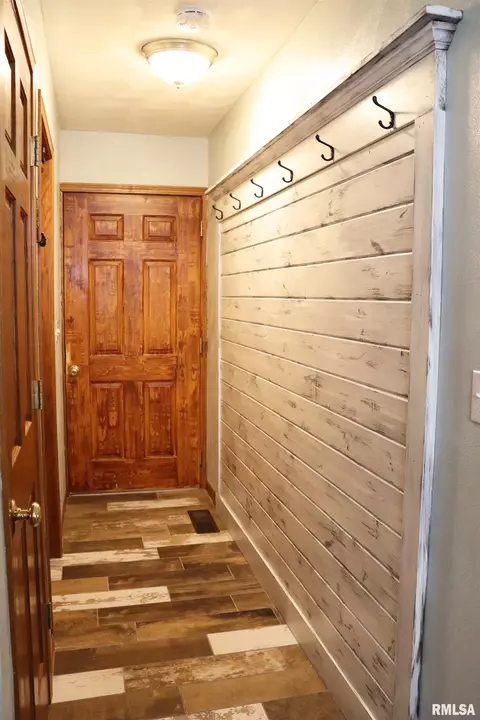 Entry Way - 7706 W Brandon Ct, Mapleton, IL 61547 photo 4 of 5