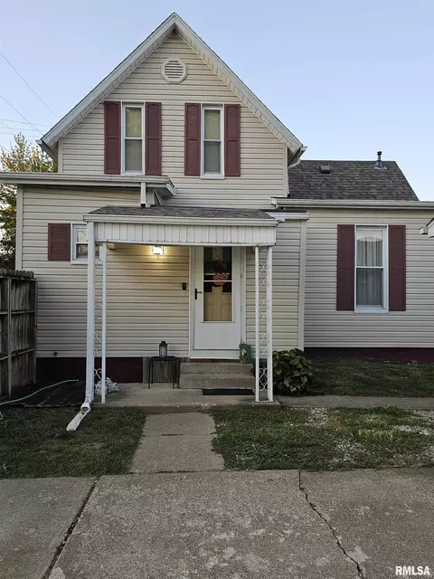 402 W Maple St, Canton, IL 61520 photo 2