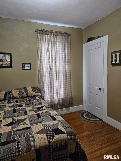 402 W Maple St, Canton, IL 61520 photo 12
