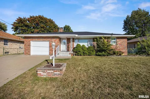 1504 N 12th St, Pekin, IL 61554