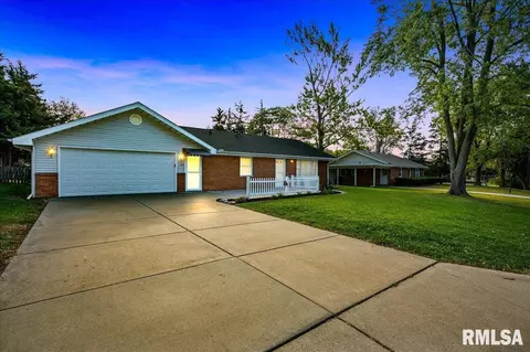 4924 N Graceland Ave, Peoria, IL 61614