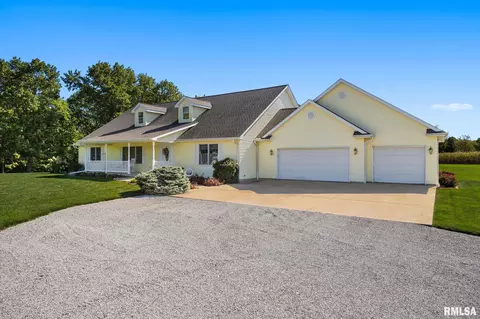 15648 Herberger Rd, Mackinaw, IL 61755