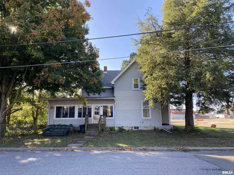 290 E Fort St, Farmington, IL 61531