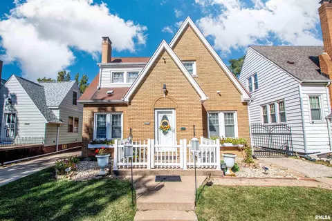 829 W Meadows Pl, Peoria, IL 61604