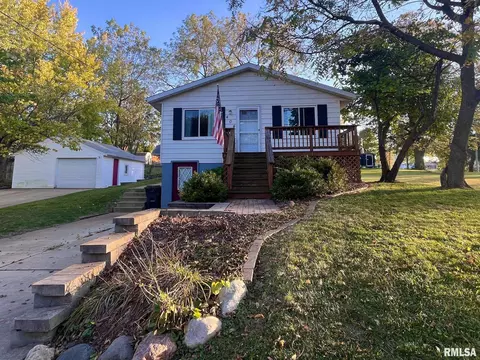 404 Leonard St, Creve Coeur, IL 61610