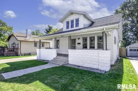 1010 Prince St, Pekin, IL 61554